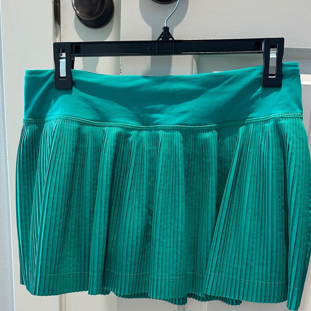 Lululemon Athletica Pleat to Street skirt-Maldives Green